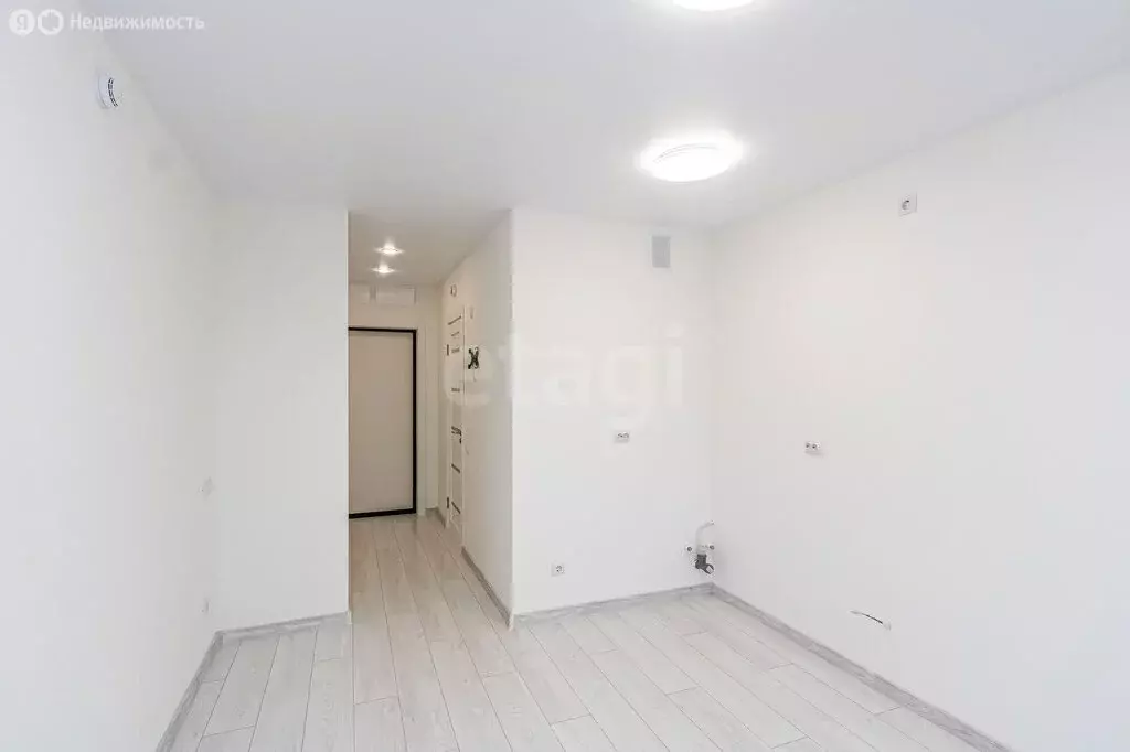 Квартира-студия: Тюмень, улица Менжинского, 60 (27.5 м) - Фото 1