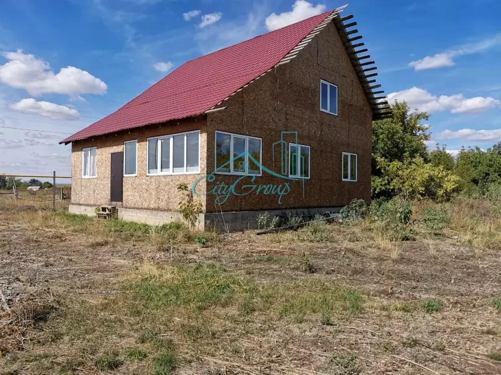 Дом в Оренбургская область, Сакмарский район, с. Украинка Молодежная ... - Фото 1