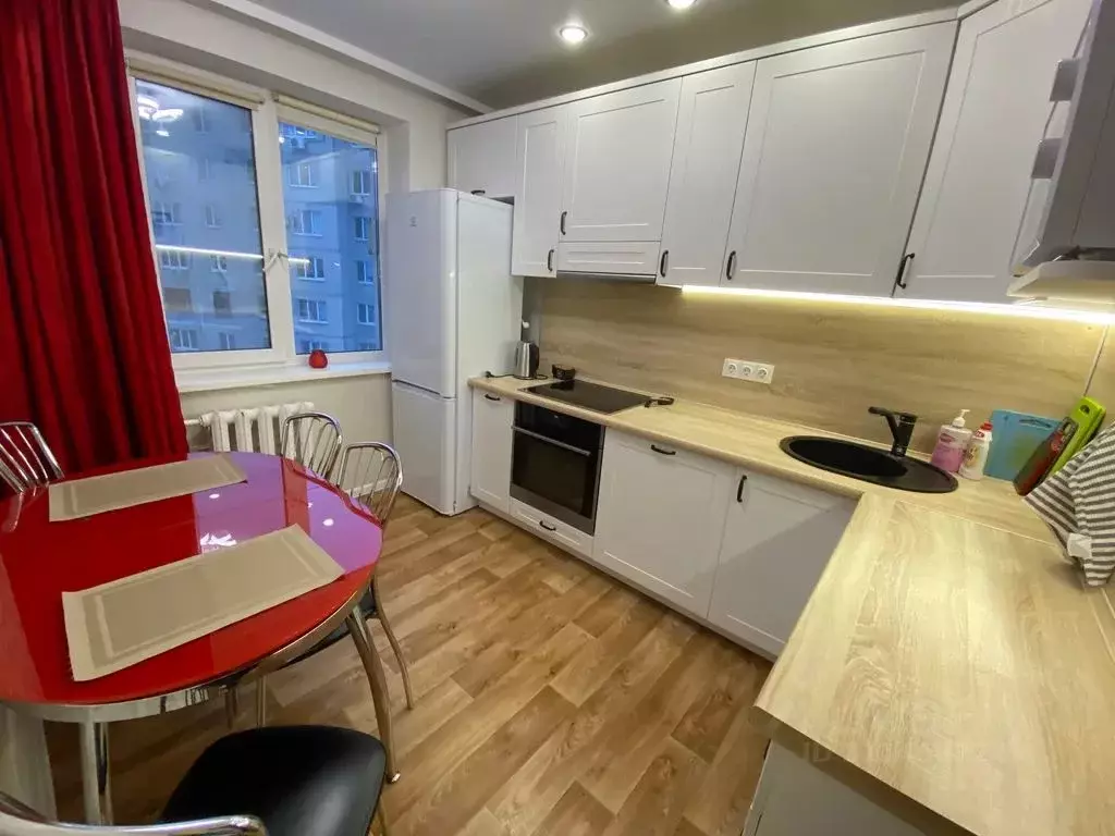 3-к кв. Тюменская область, Тюмень ул. Свердлова, 22 (66.0 м) - Фото 1