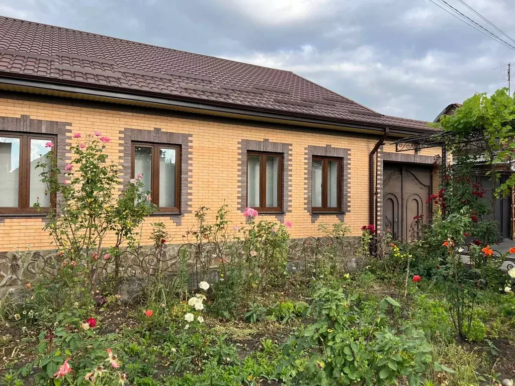 Дом в Северная Осетия, Владикавказ ул. Чехова, 4 (270 м) - Фото 1