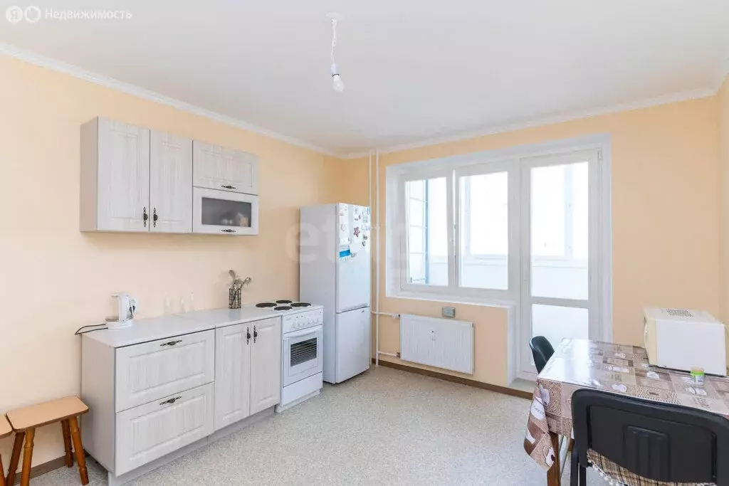 2-комнатная квартира: Тюмень, улица Валентины Трофимовой, 2 (67 м) - Фото 1
