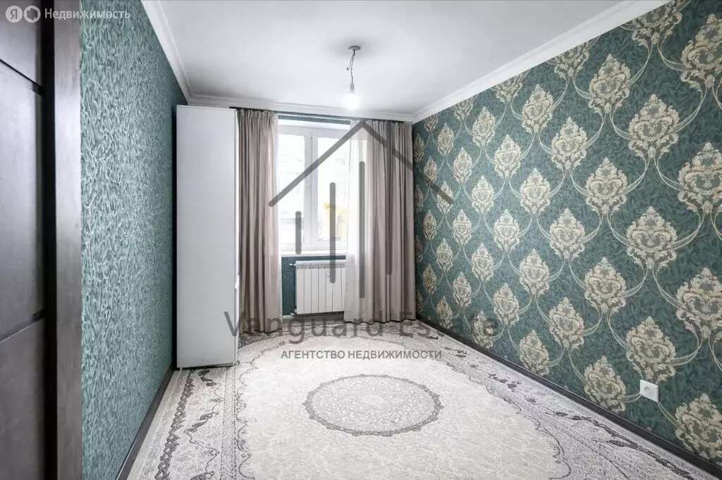 3-комнатная квартира: Барнаул, улица Смирнова, 77 (77.8 м) - Фото 1