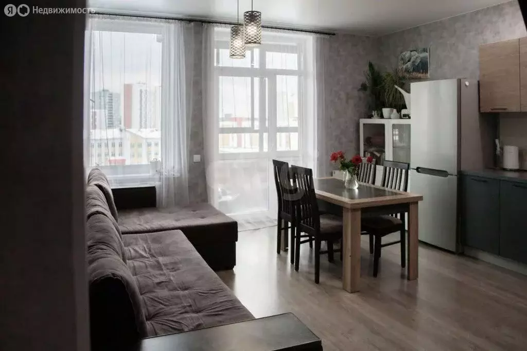 2-комнатная квартира: Тюмень, улица Фармана Салманова, 14 (64.7 м) - Фото 1