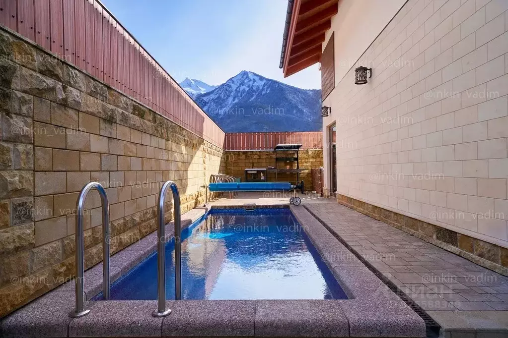 Дом в Краснодарский край, Сочи городской округ, Красная Поляна пгт  ... - Фото 1