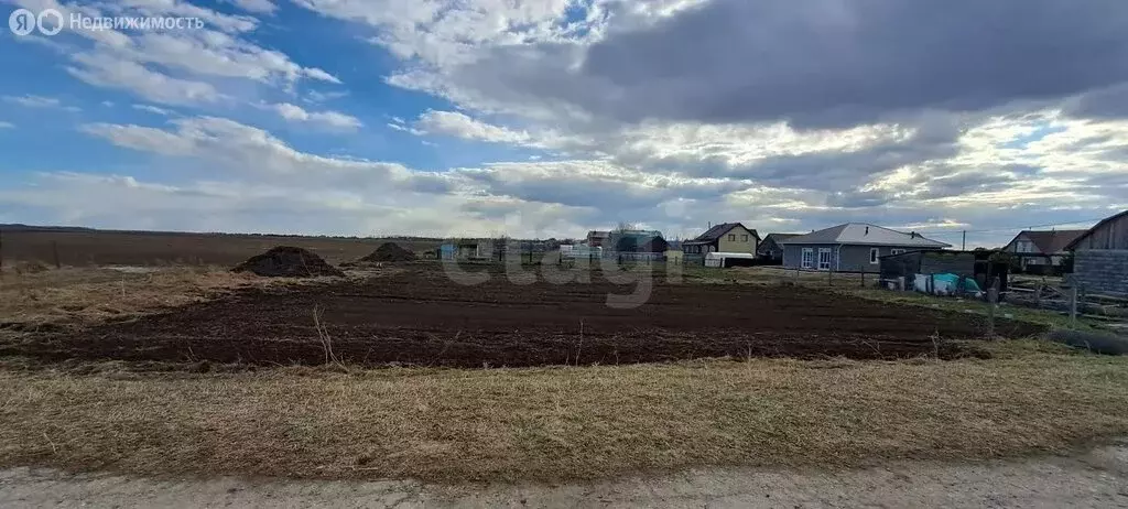 Участок в село Усть-Ивановка, Полевая улица (8 м) - Фото 1