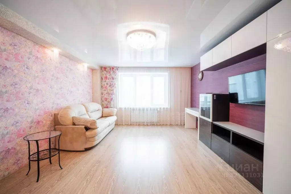 2-к кв. Свердловская область, Екатеринбург ул. Юмашева, 1 (65.7 м) - Фото 1