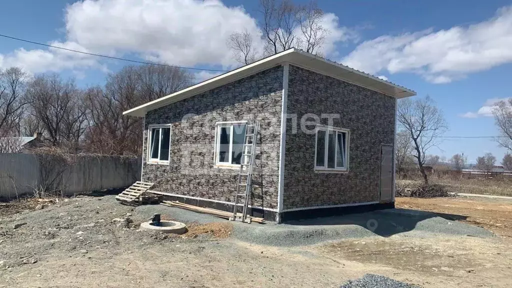 Дом в Сахалинская область, Южно-Сахалинск пер. 2-й Заречный (50 м) - Фото 2