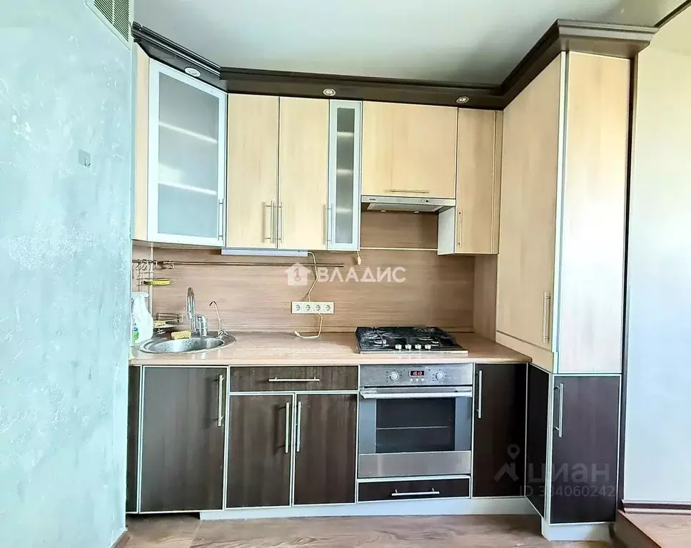 3-к кв. Белгородская область, Белгород ул. Есенина, 54 (63.0 м) - Фото 2