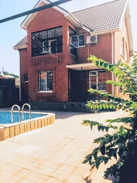 Дом в Ростовская область, Ростов-на-Дону Книжная ул. (150 м) - Фото 1