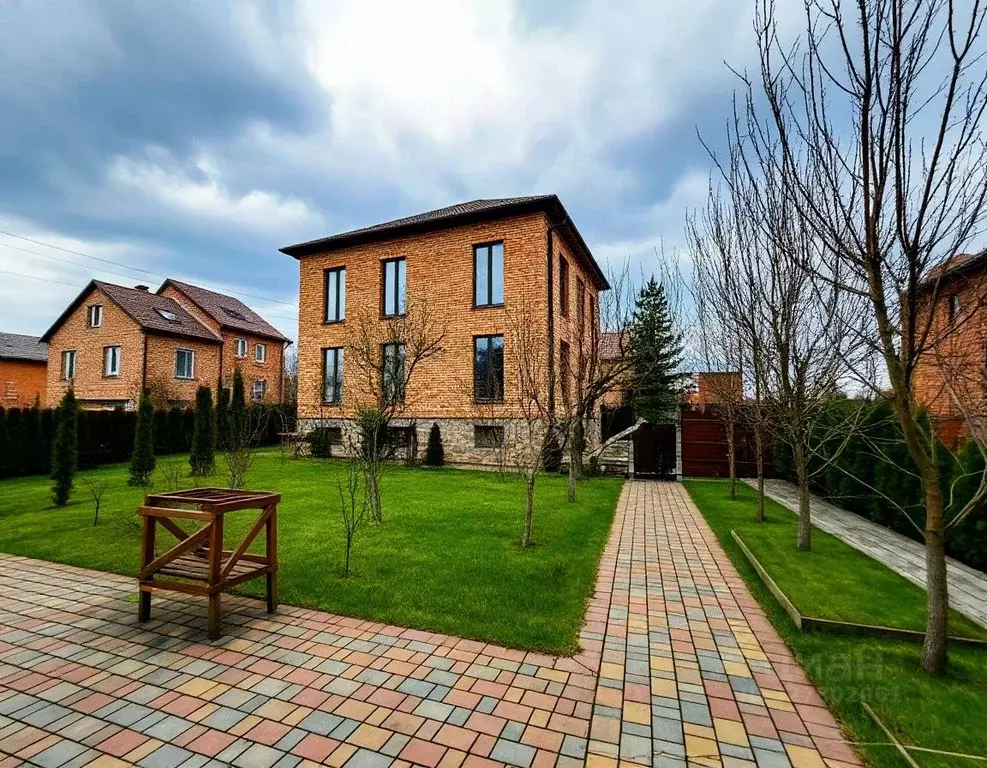 Дом в Астраханская область, Астрахань ул. 1-я Бондарная, 14 (160 м) - Фото 1