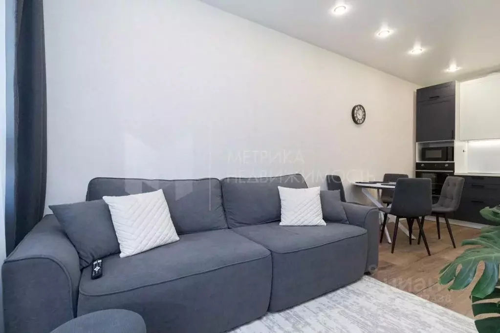 2-к кв. Тюменская область, Тюмень ул. Сергея Свиридова, 5 (60.1 м) - Фото 1