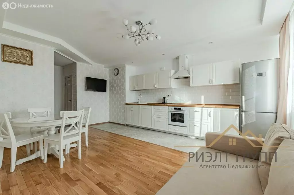 3-комнатная квартира: Казань, улица Зур Урам, 1Кк2 (80 м) - Фото 0