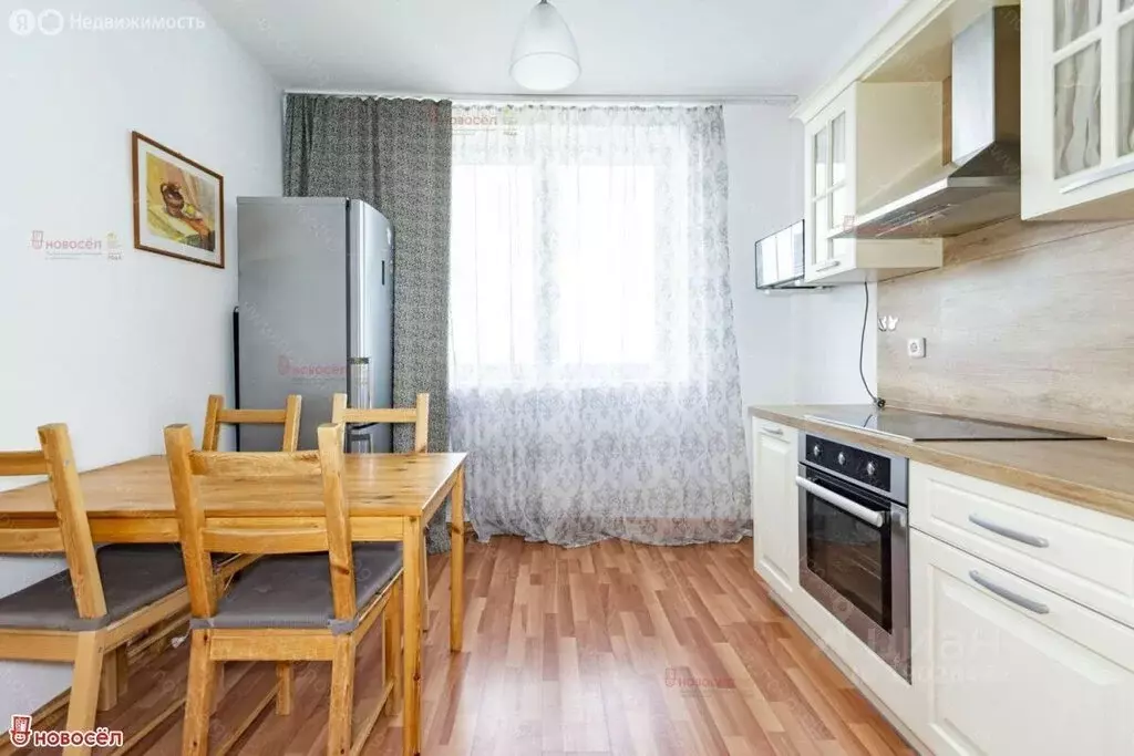 2-комнатная квартира: Екатеринбург, Кировградская улица, 4 (69.2 м) - Фото 1