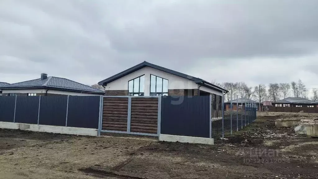 Дом в Ставропольский край, Михайловск Шпаковский район, ул. Александра ... - Фото 1