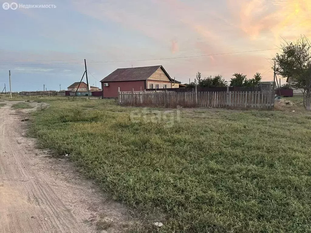 Участок в село Чапаево, Колхозная улица (5.6 м) - Фото 0