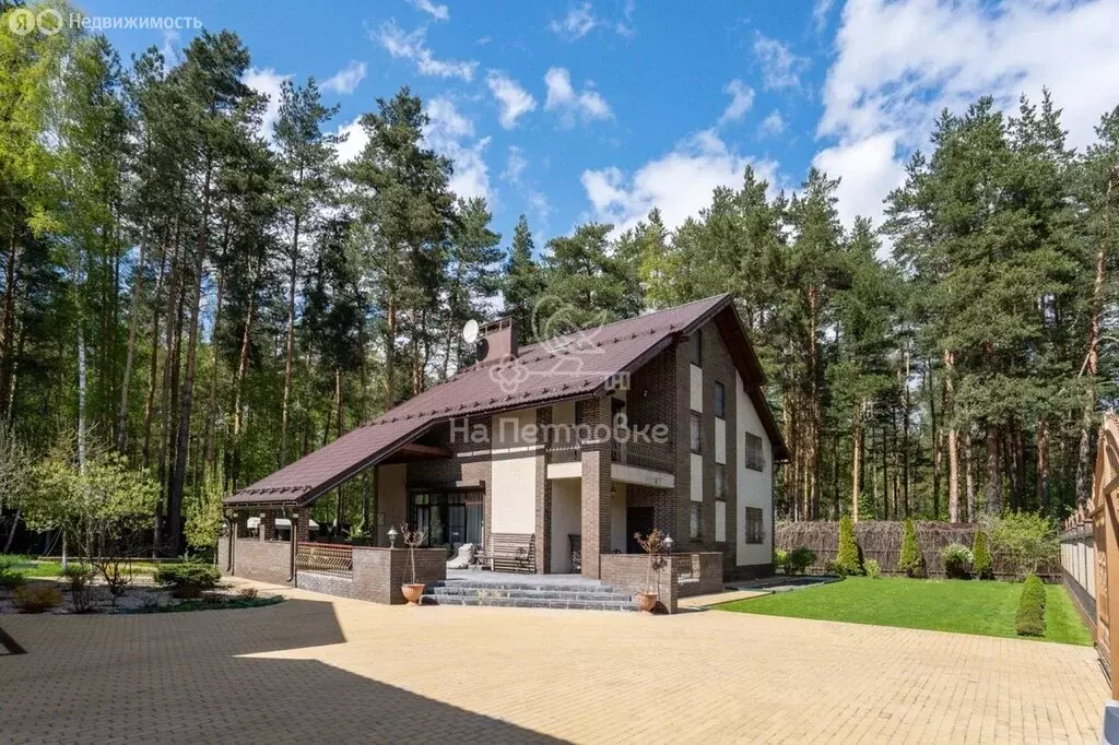 Дом в село Зюзино, Луговая улица, 1 (350 м) - Фото 0