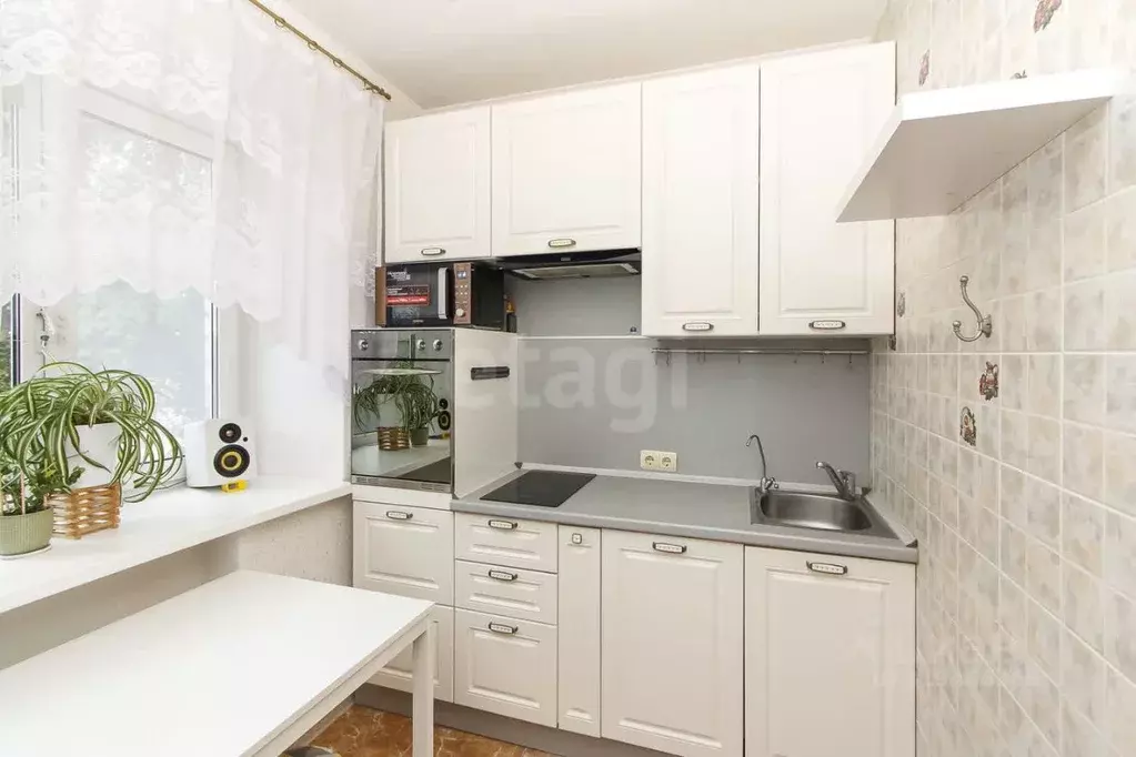 2-к кв. Тюменская область, Тюмень Комбинатская ул., 38 (45.0 м) - Фото 0