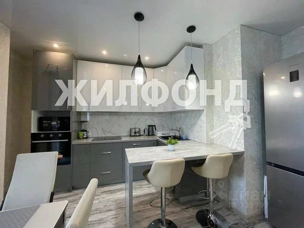 3-к кв. Новосибирская область, Новосибирск ул. Тюленина, 28 (86.9 м) - Фото 1