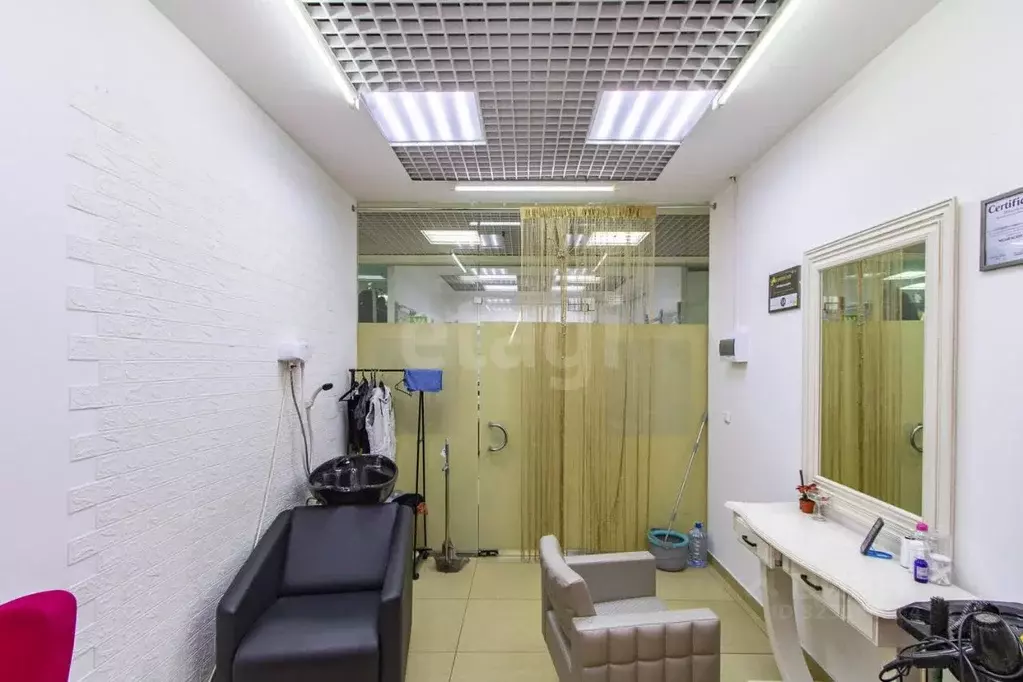 Помещение свободного назначения в Тюменская область, Тюмень ул. ... - Фото 1