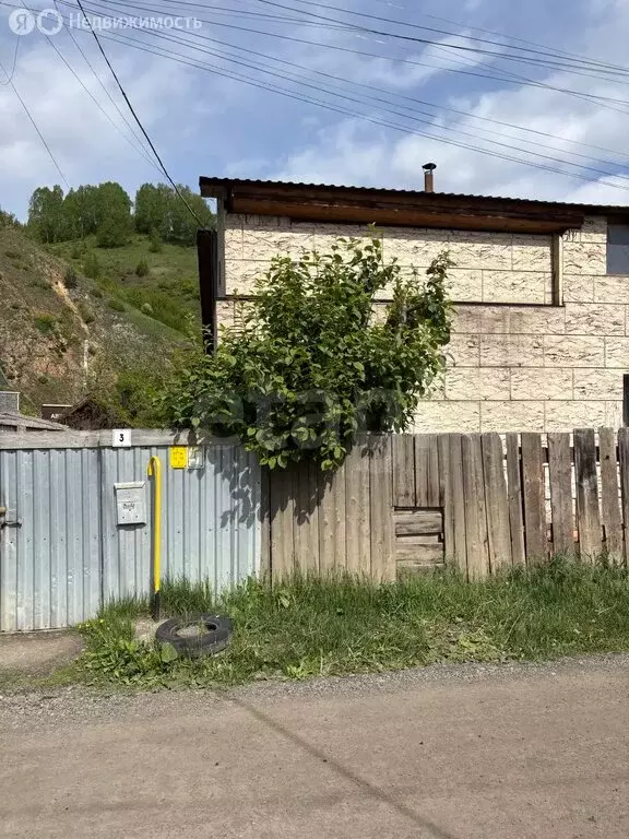 3-комнатная квартира: Горно-Алтайск, улица Долгих, 3 (90 м) - Фото 1