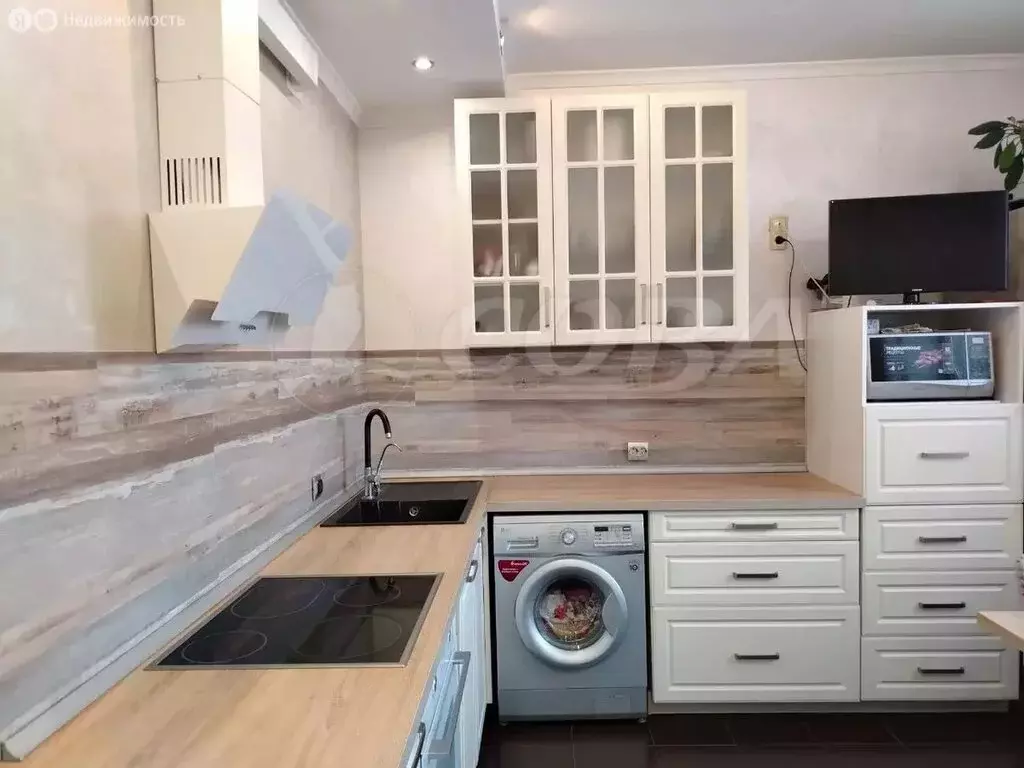 2-комнатная квартира: Тюмень, улица Газовиков, 45 (66 м) - Фото 1