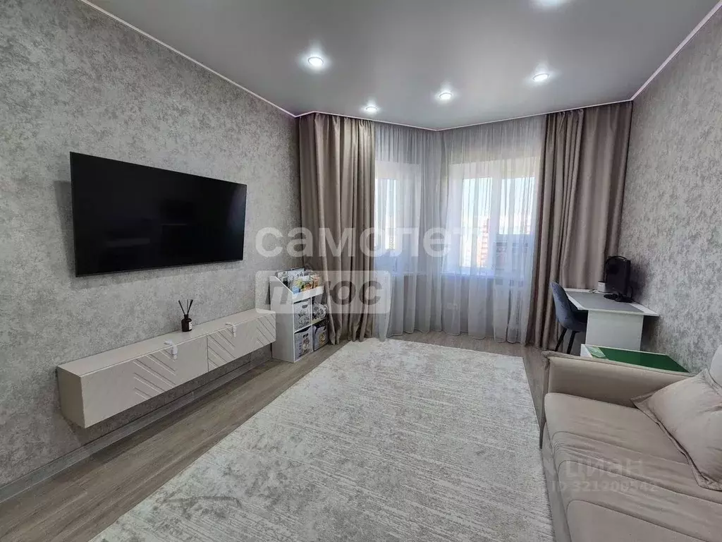 2-к кв. Ханты-Мансийский АО, Сургут Комсомольский просп., 27 (54.0 м) - Фото 0