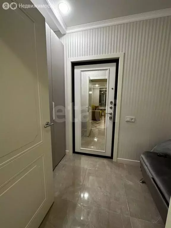 1-комнатная квартира: Владикавказ, улица Шамиля Джикаева, 5А (60 м) - Фото 1