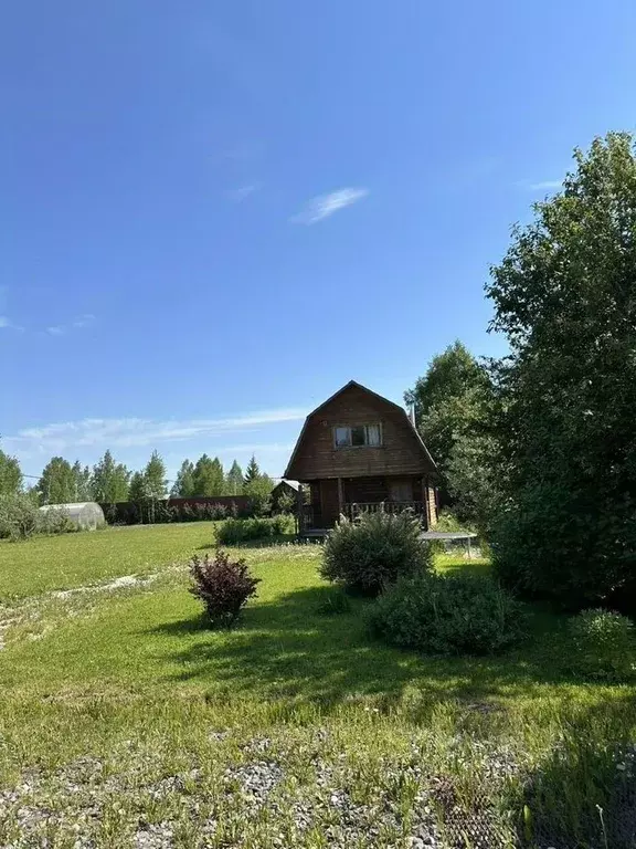 Дом в Свердловская область, Дегтярск ул. Пионеров, 19 (100 м) - Фото 1