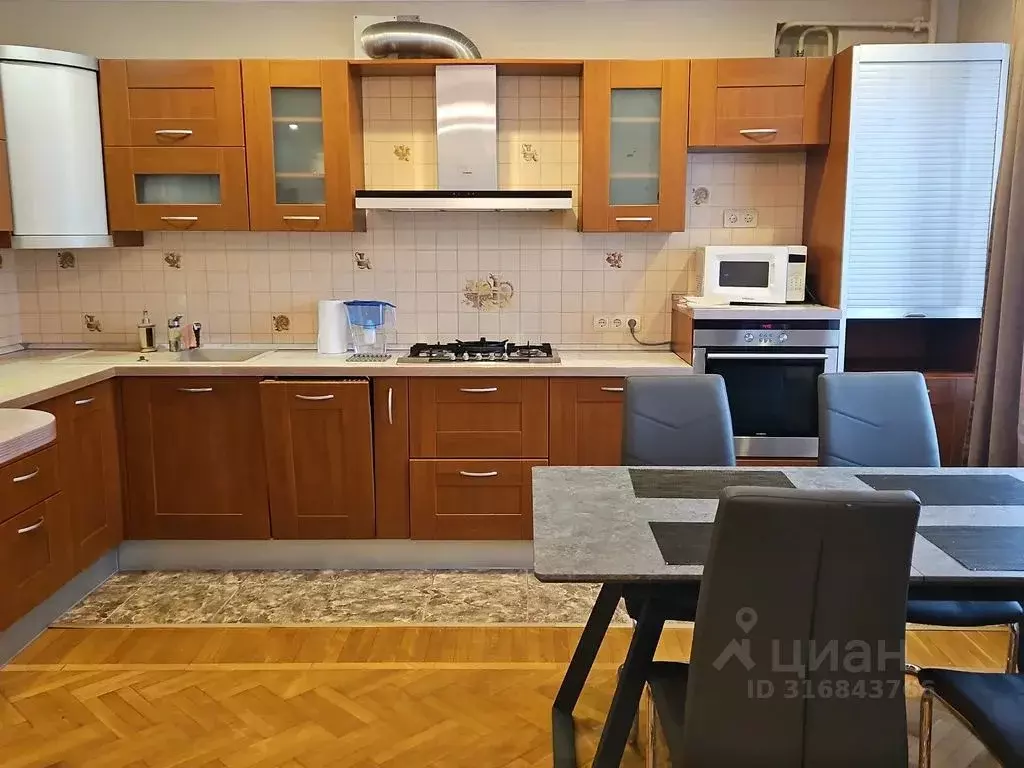 2-к кв. Татарстан, Казань ул. Галиаскара Камала, 51 (76.0 м) - Фото 0