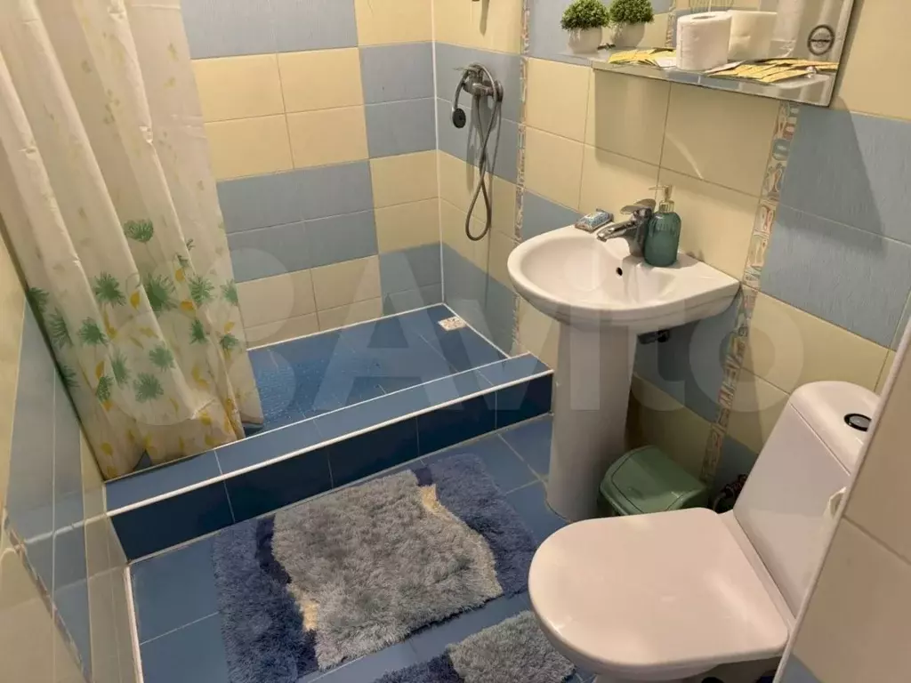 Комната 50 м в 2-к., 1/3 эт. - Фото 1