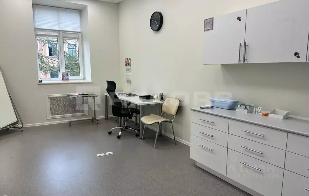 Офис в Санкт-Петербург 7-я Васильевского острова линия, 44 (265 м) - Фото 1