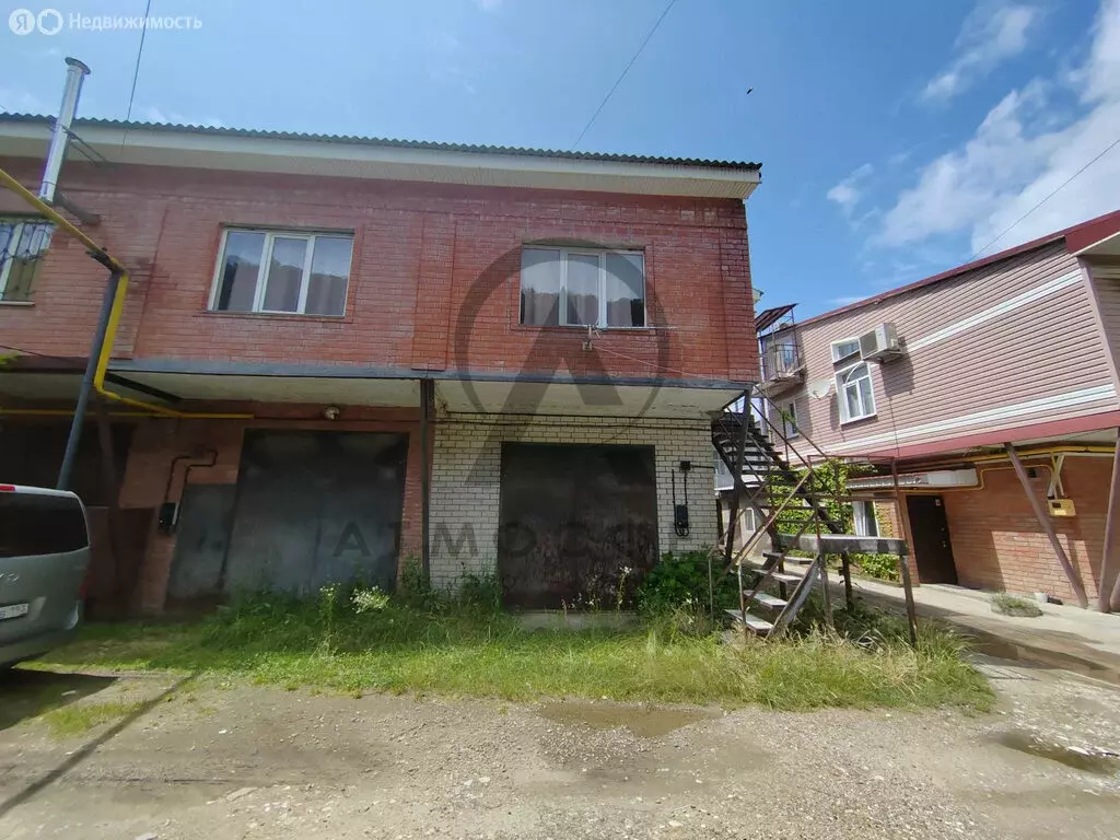 Дом в посёлок городского типа Новомихайловский, 2-й микрорайон, 14А ... - Фото 1