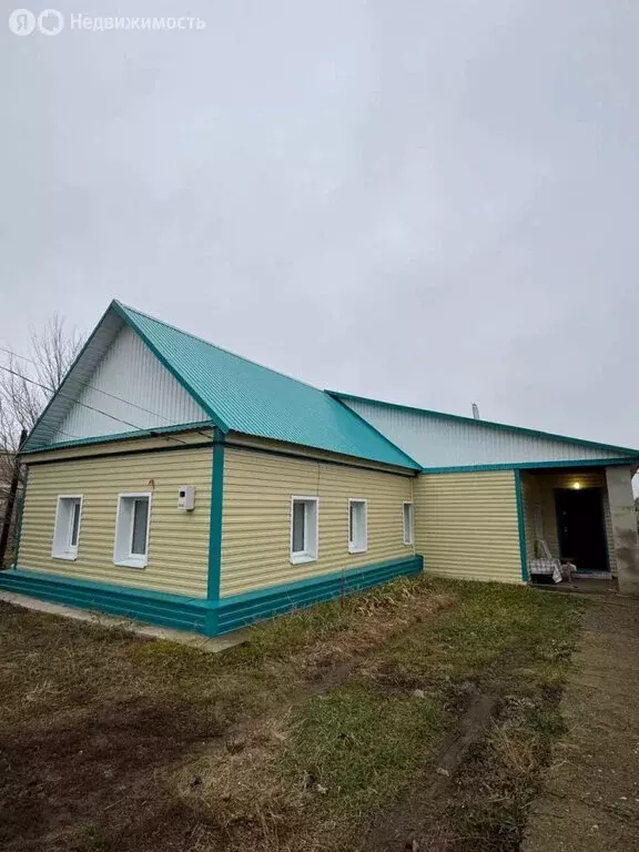 Дом в село Беляевка, улица Братьев Стародубцевых, 13А (65 м) - Фото 1