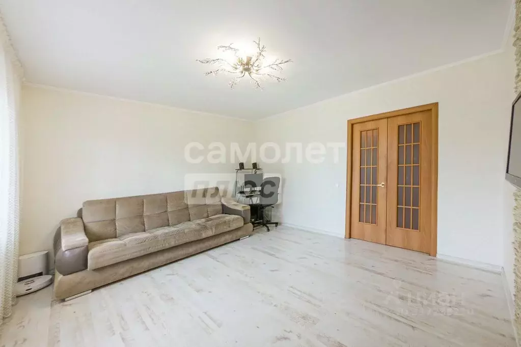 3-к кв. Свердловская область, Екатеринбург ул. Готвальда, 19Б (74.8 м) - Фото 0