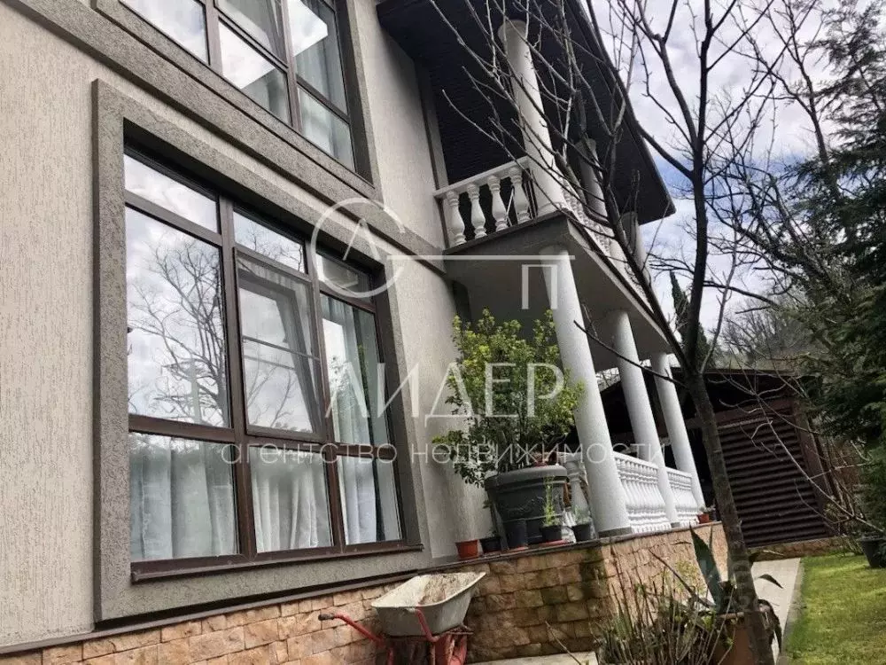 Дом в Краснодарский край, Сочи ул. Чекменева, 10/1 (257 м) - Фото 2