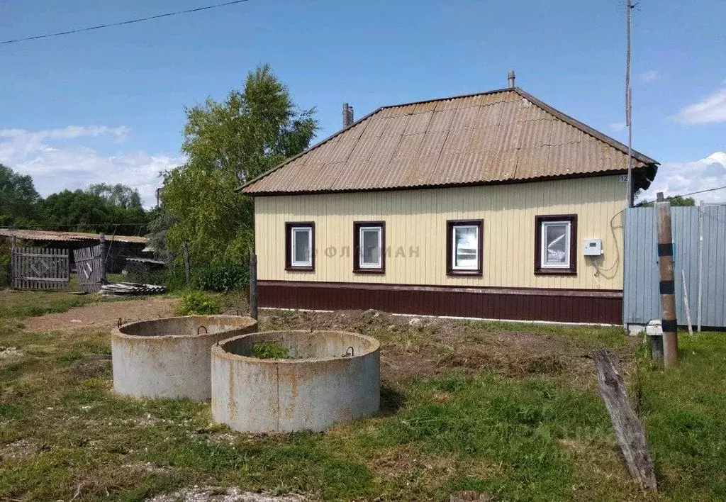 Дом в Саратовская область, Хвалынский район, с. Апалиха Комсомольская ... - Фото 1