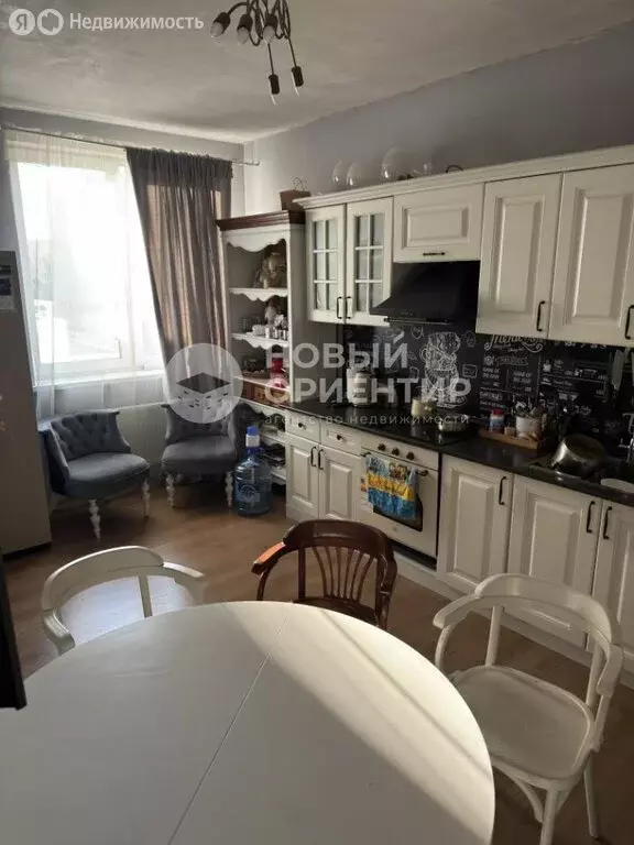 2-комнатная квартира: Екатеринбург, улица Мельникова, 27 (64.1 м) - Фото 1