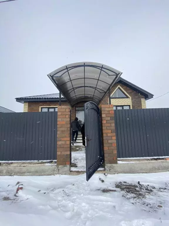 Дом в Оренбургская область, Оренбургский район, с. Каменноозерное ... - Фото 1