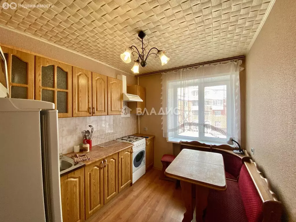 3-комнатная квартира: Смоленск, улица Октябрьской Революции, 13 (63 м) - Фото 0