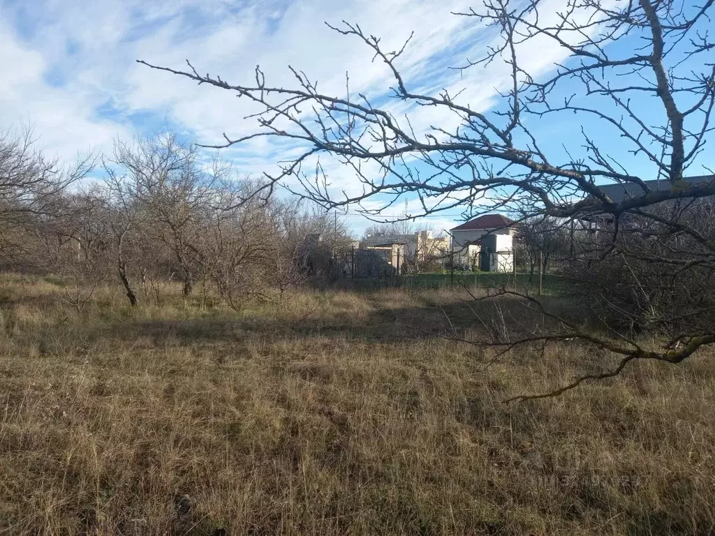 Участок в Крым, Симферопольский район, с. Урожайное  (4.0 сот.) - Фото 2