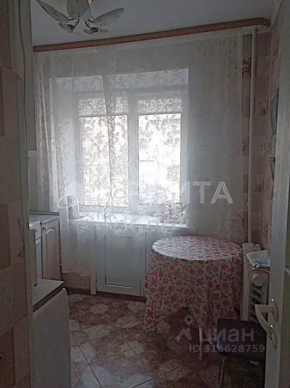 2-к кв. Тюменская область, Тюмень Комбинатская ул., 38 (43.1 м) - Фото 0