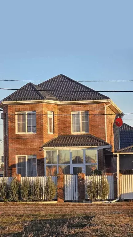 Дом в Краснодарский край, Краснодар ул. Писателя В.П. Неподобы, 60 ... - Фото 1