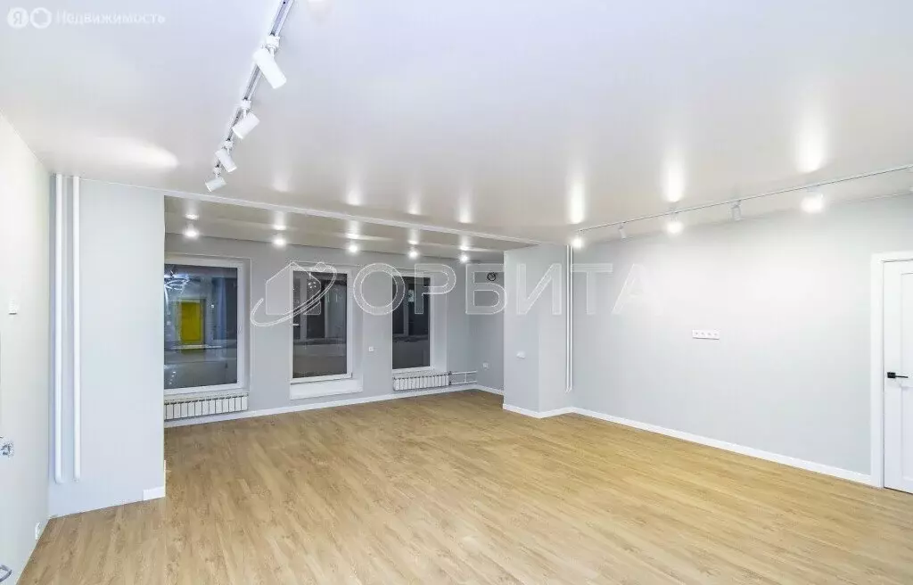 2-комнатная квартира: Тюмень, улица Немцова, 4 (93 м) - Фото 0