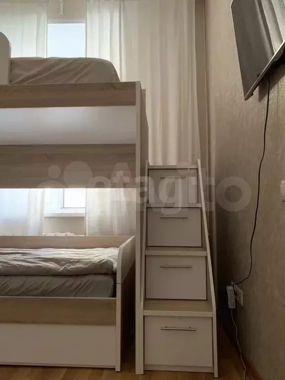 Комната 60 м в 3-к., 4/4 эт. - Фото 1