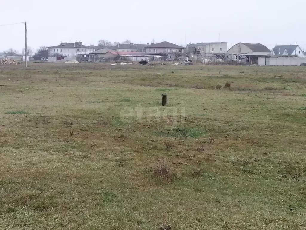 Участок в Крым, Кировское пгт ул. Молодежная (10.0 сот.) - Фото 1