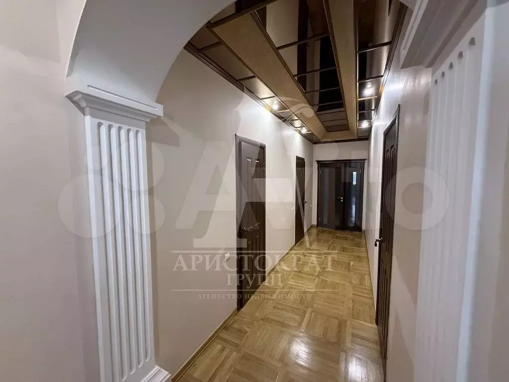 Дом 377,5 м на участке 4,4 сот. - Фото 1