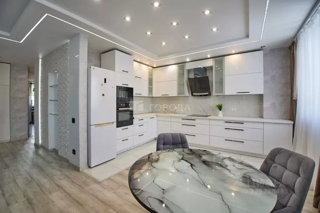 3-к кв. Кемеровская область, Новокузнецк ул. Звездова, 10 (94.0 м) - Фото 2