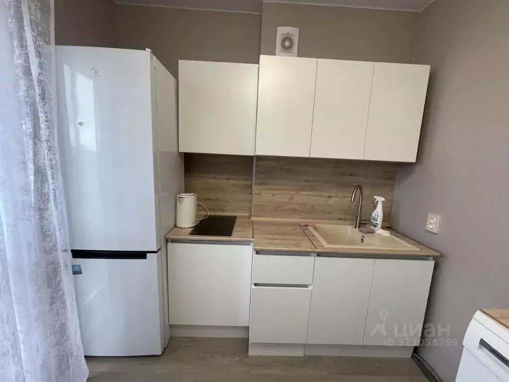 2-к кв. Тюменская область, Тюмень ул. Надира Сагдеева, 10 (45.0 м) - Фото 0