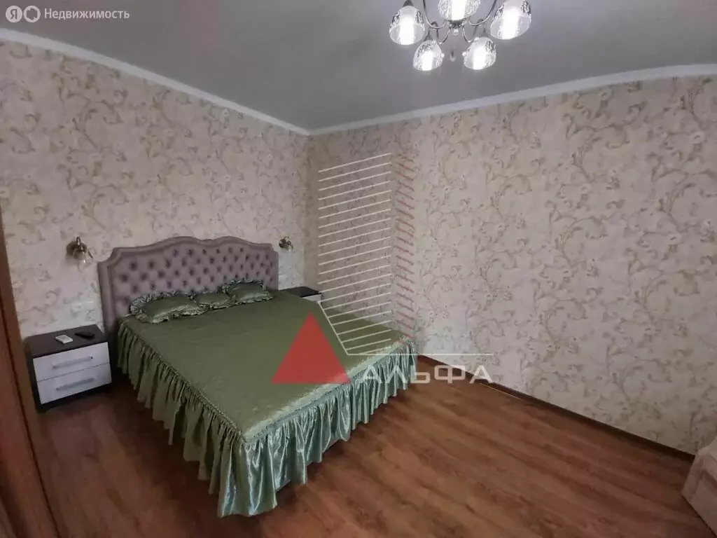 4-комнатная квартира: Евпатория, улица Горького, 15А (80 м) - Фото 1