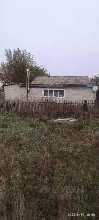 Дом в Саратовская область, Красноармейский район, Луганское ... - Фото 1